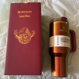 Lainey Wilson Stanley Tumbler The Quencher H2.0 FlowState 40 OZ 1.18 L